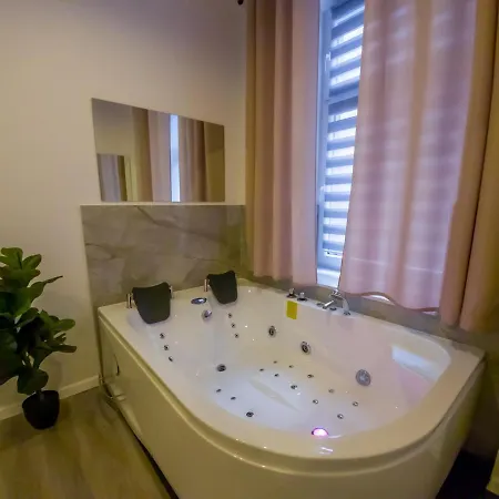 Punkt - Z Jacuzzi W Centrum Katowic * Катовице