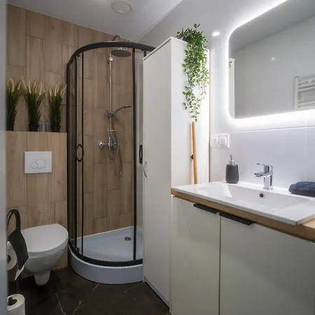 Punkt - Z Jacuzzi W Centrum Katowic Katoviçe