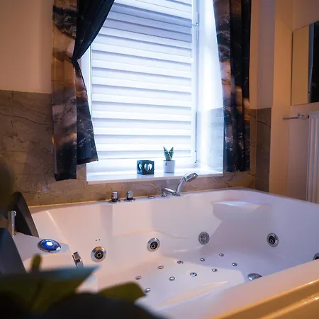 Punkt - Z Jacuzzi W Centrum Katowic * Katoviçe