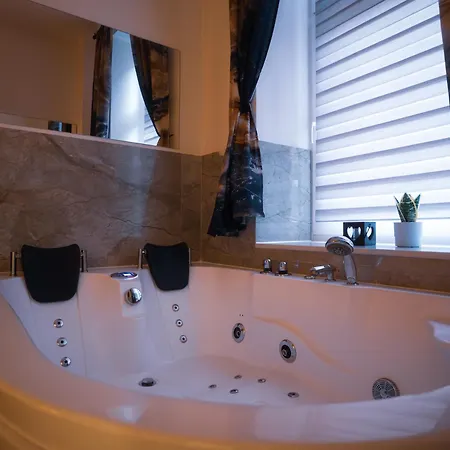Punkt - Z Jacuzzi W Centrum Katowic Daire