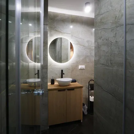 Punkt - Z Jacuzzi W Centrum Katowic Katoviçe